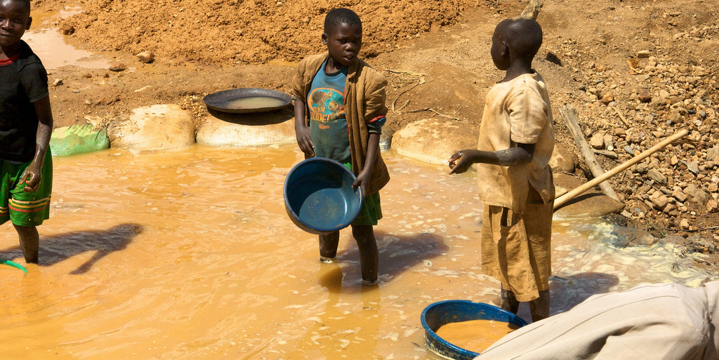 Image of child miners in Congo, by the ENOUGH Project